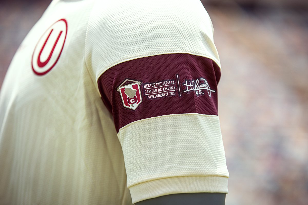 Universitario's tweet photo. 𝗔𝗠𝗘́𝗥𝗜𝗖𝗔, 𝗘𝗦𝗧𝗔 𝗘𝗦 𝗟𝗔 𝗖𝗔𝗠𝗜𝗦𝗘𝗧𝗔 𝗗𝗘 𝗧𝗨 𝗖𝗔𝗣𝗜𝗧𝗔́𝗡 ©️ ✨

👉 Adquiérela en la web de @MarathonPeru ▶️ https://t.co/jMdpM3aTZ4

#CapitánEterno
#YDaleU https://t.co/zYPmcP4ji7