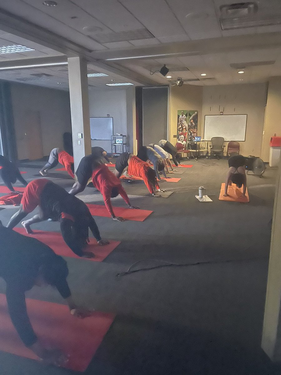 College Football Mental Health Week continues for <a href="/RedbirdFB/">Illinois State Football</a> with a Restorative Yoga and Meditation session thanks to @ISUCampusRec #MentalHealthMatters