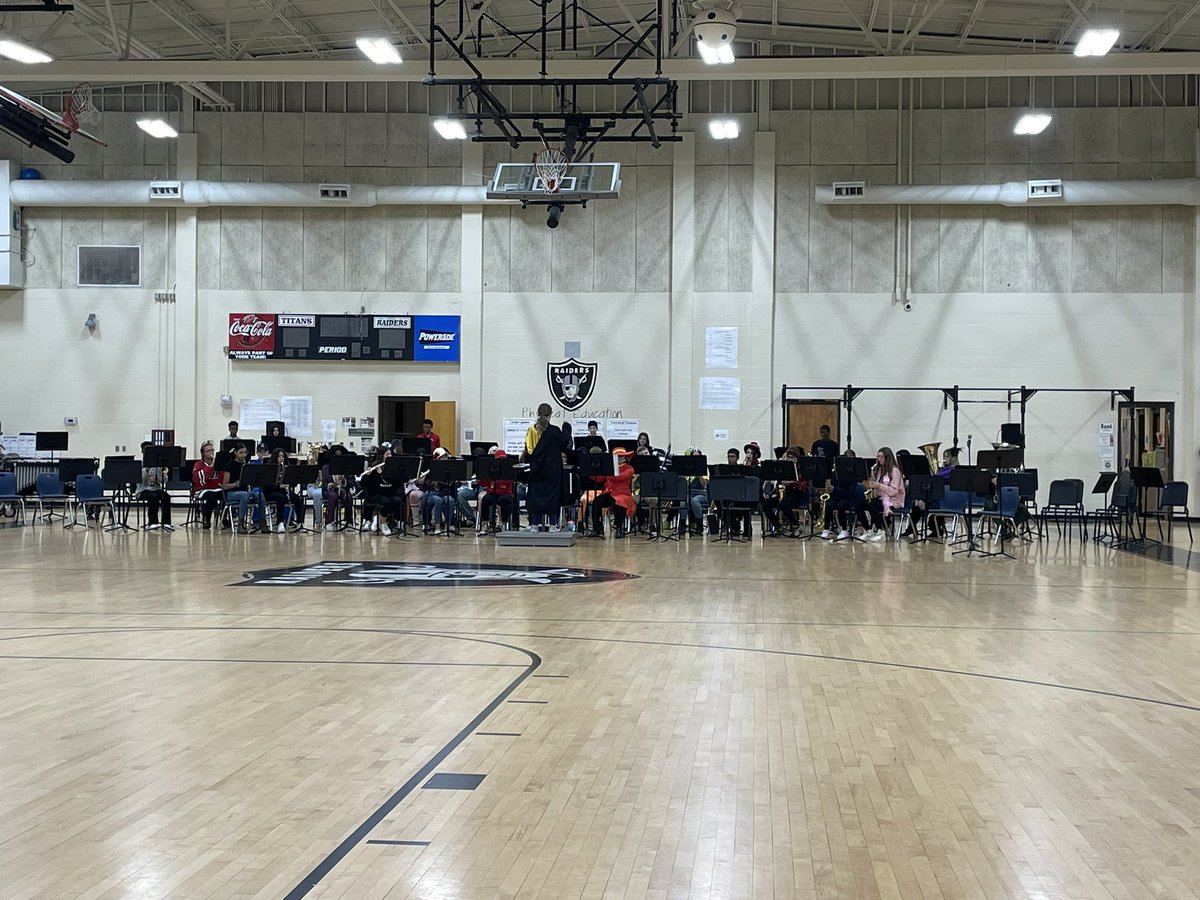 epmsraiders's tweet photo. What an amazing band concert our students put on tonight! If you were impressed just wait until you hear the progress they will make by the spring. Kudos to Ms. Thomas, on a job well done with such a large group of students! #pcsdcreate #pcsdsuccess #finearts @katiepcsd https://t.co/t9bLFy1zNA