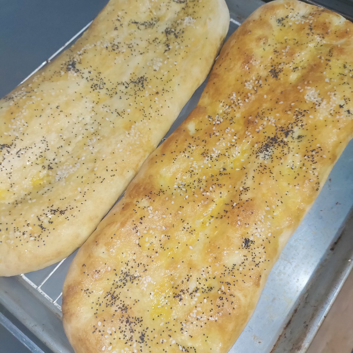 ribena_marina's tweet photo. Mom made these amazing #turkishbread. Perfect for dhal😍 https://t.co/Zyt6udOJCg