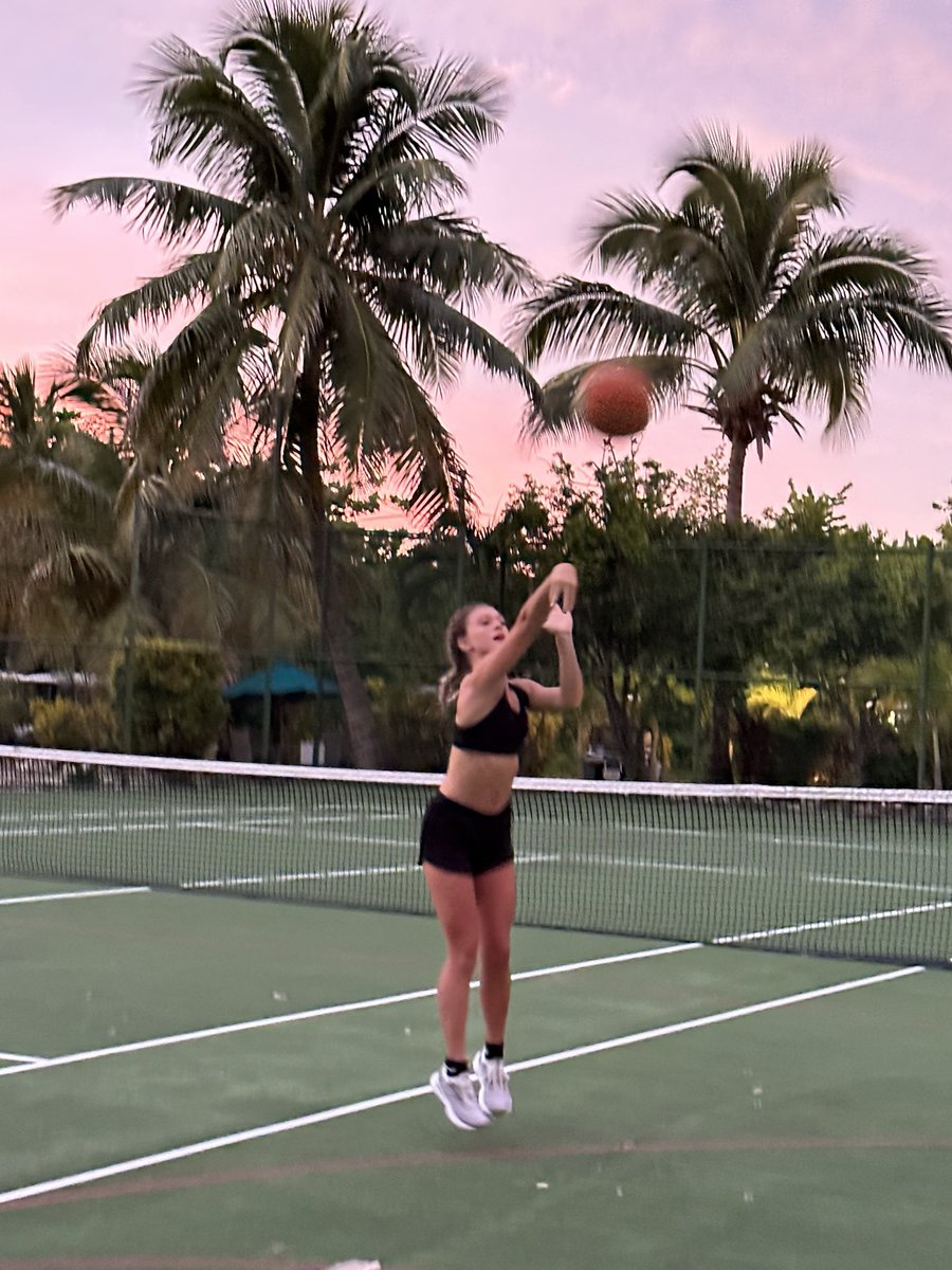 GraceScharlach's tweet photo. Baskets by the beach! #vacation #basketball โค๏ธ๐โ๏ธ๐ #alwayshooping https://t.co/tHsCXiL5zG