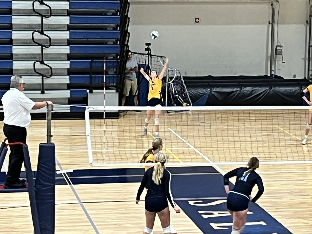 Went and watched some volleyball tonight to see <a href="/beaz_clare11/">Clare Beazley</a> do her thing! Great win for the JV Hornets over Skyline!! #GoHornets #ProudAunt