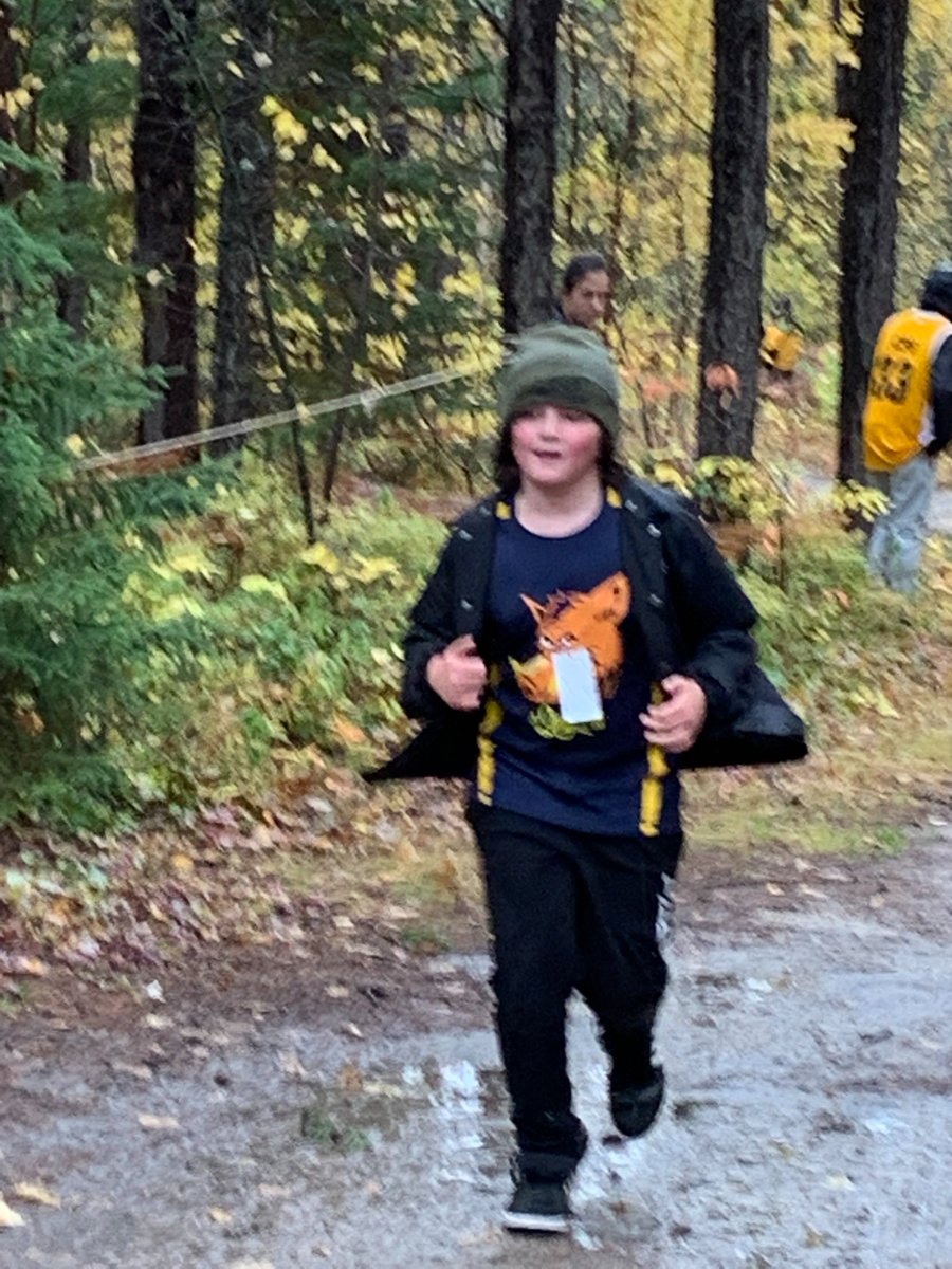 MoniqueMayer9's tweet photo. La pluie et le froid n'empêchent pas nos Sangliers de briller lors de la course cross-country. @Daph_Wallbridge @CSCDGR https://t.co/cSNygQVklx