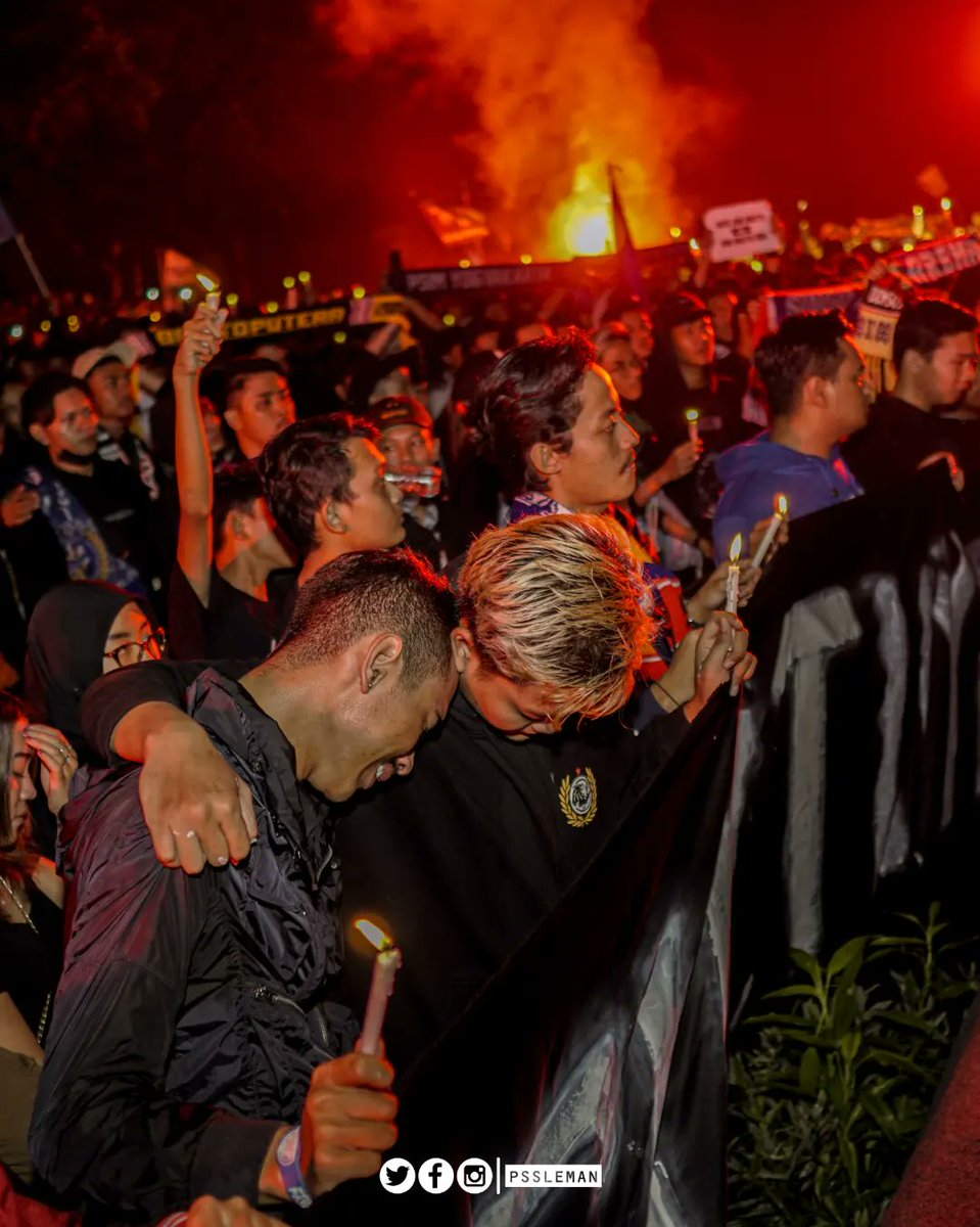 PSSleman's tweet photo. Dari Sleman untuk Kanjuruhan.

Mendoakan mereka yang menjadi korban, dan memperjuangkan pengusutan tragedi kelam di Kanjuruhan. https://t.co/dYX1XhHTqg