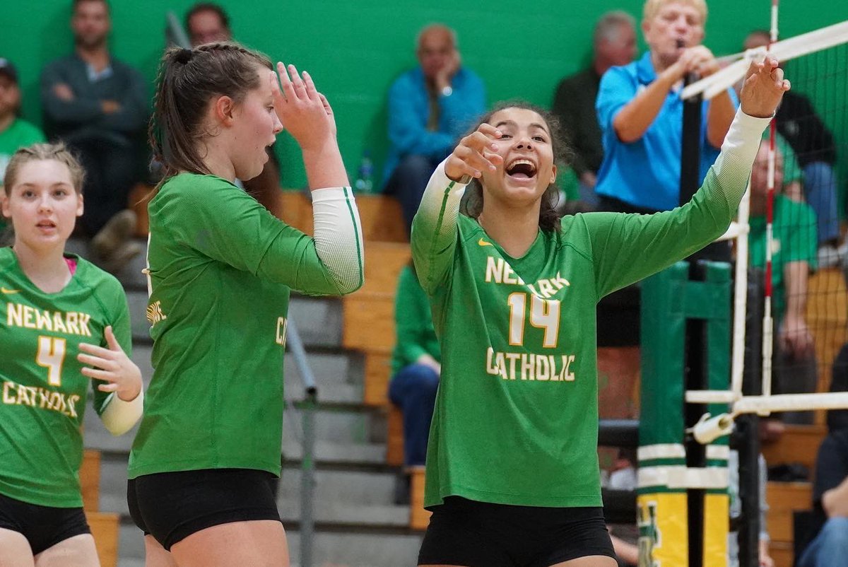 EastoftheBend's tweet image. 🚨NC makes their home court proud and takes home the win✅

Set 3 FINAL:

NC: 25🔥🔥🔥
U: 6

Let’s gooo NC 🤩 Amazing team win by the ladies tonight. 

#eastofthebend #sportsmedia #newarkcatholic #girlsvolleyball