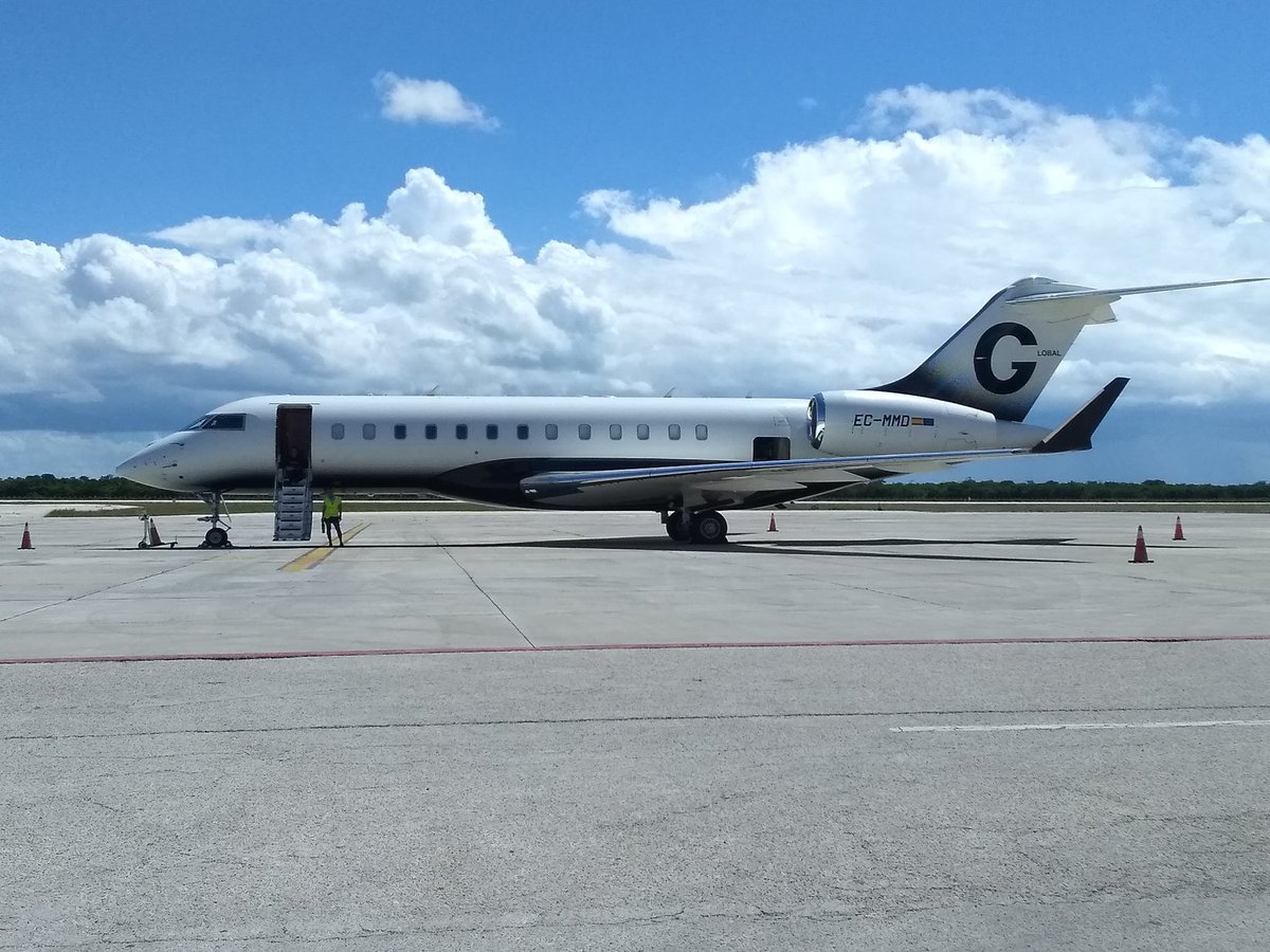 FlconEYES's tweet photo. ✈️ Varadero a la Habana
Don Miguel Fluxá Rossello dueño de #Iberostar copropietario y director general de Camper y fiel devoto de la Dictadura de #Cuba.

EC-MMD | #ECMMD | #34520D |  
Bombardier BD-700-1A10 Global

#Ahora #OSINTCuba #cuavion #Cuba #6Oct https://t.co/OYH2BM33ur