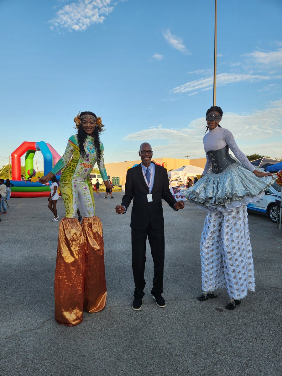 A great Night Out Event with my Aldine adopted daughters. Can't you see the height likeness. Lol.