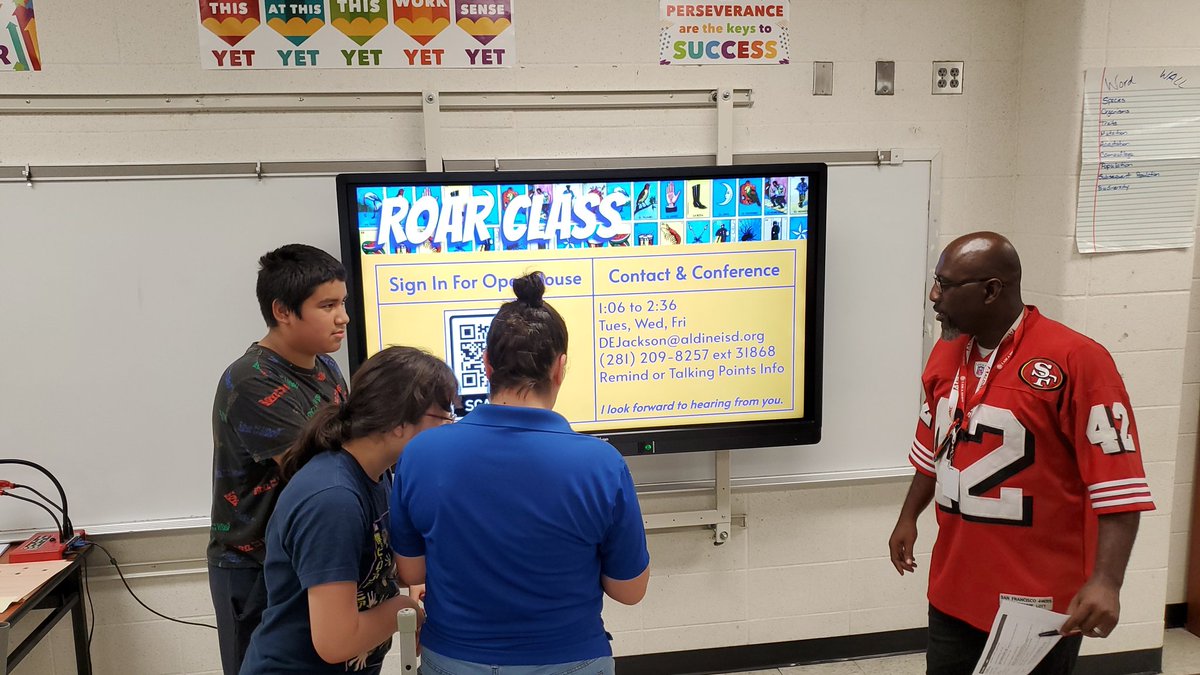 #openhouse #choosejoy <a href="/LewisMS_AISD/">Lewis Middle School</a> science rocking open house...ROAR!