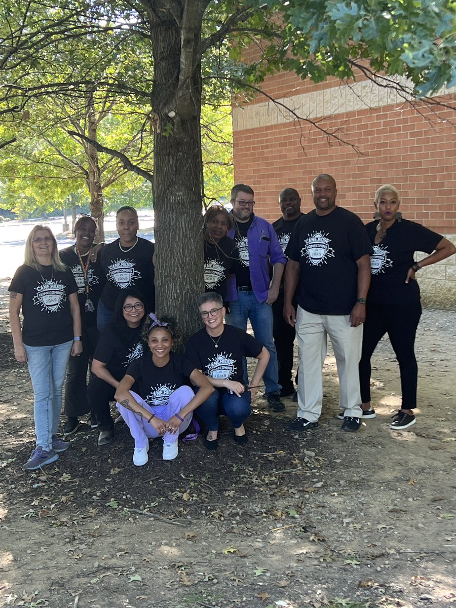 therealDrHoward's tweet photo. @CaneRidgeHS is expanding we will miss our #trees #ouradminrocks #purplepride #ravennation 💜@msimms03 @Crcarter422 @MyFutureMyWay @MetroSchools @MNPSSoutheast 🌳 https://t.co/quK0jT6RkZ