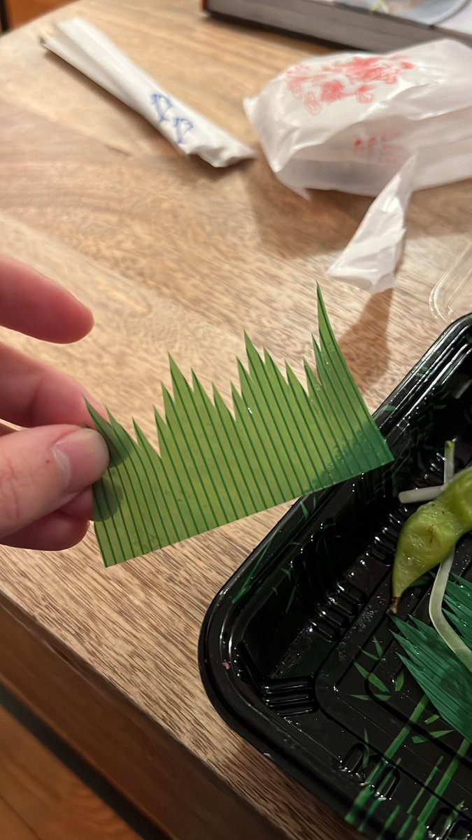 GabeSandwich's tweet photo. I’m usually not even in the mood for sushi but no other restaurants give out this delicious garnish and I crave it. https://t.co/911F3NiEjM