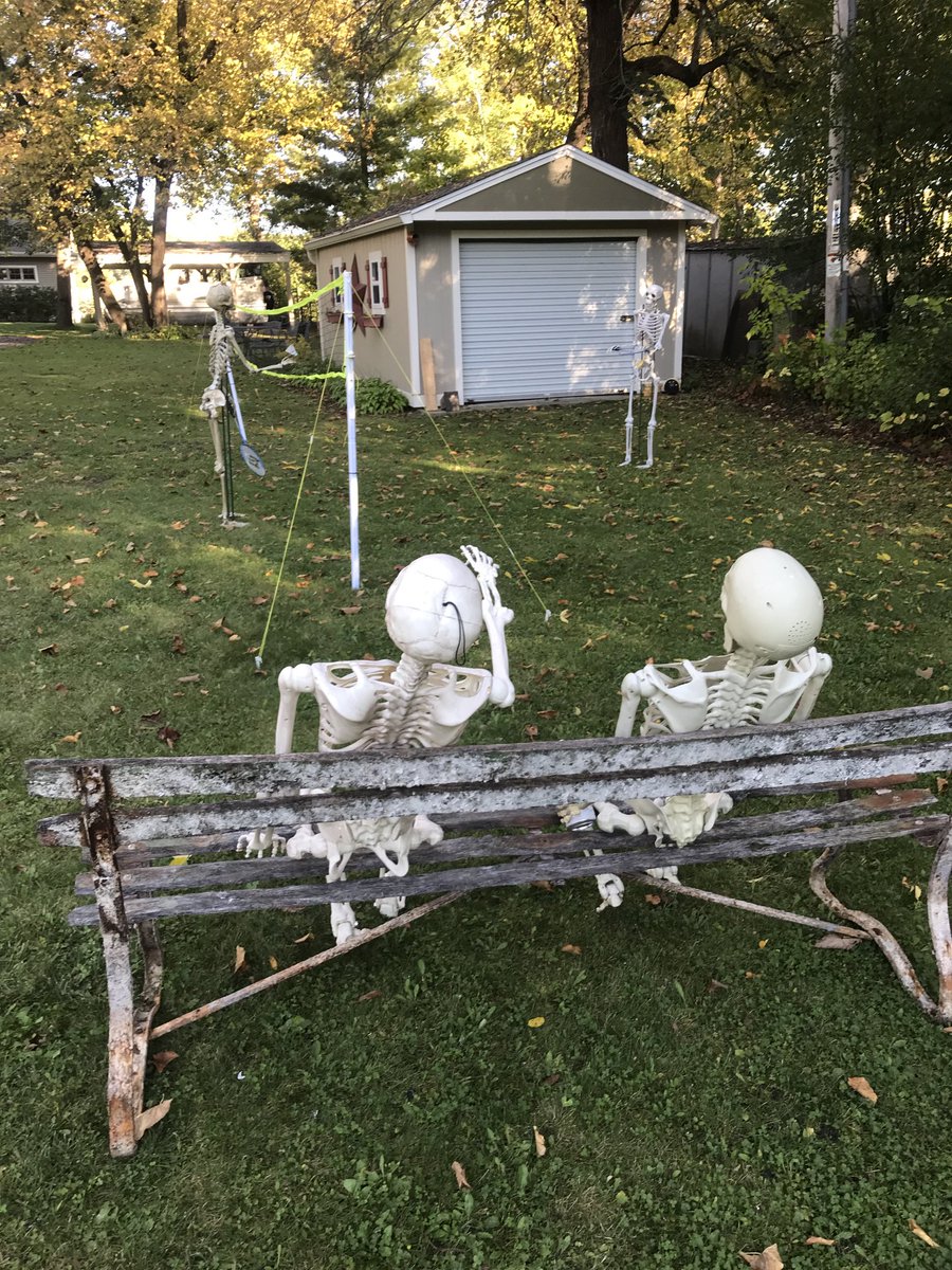AnnePetri3's tweet photo. Halloween at Lake deNeveu! https://t.co/DwQGJ2KYnx