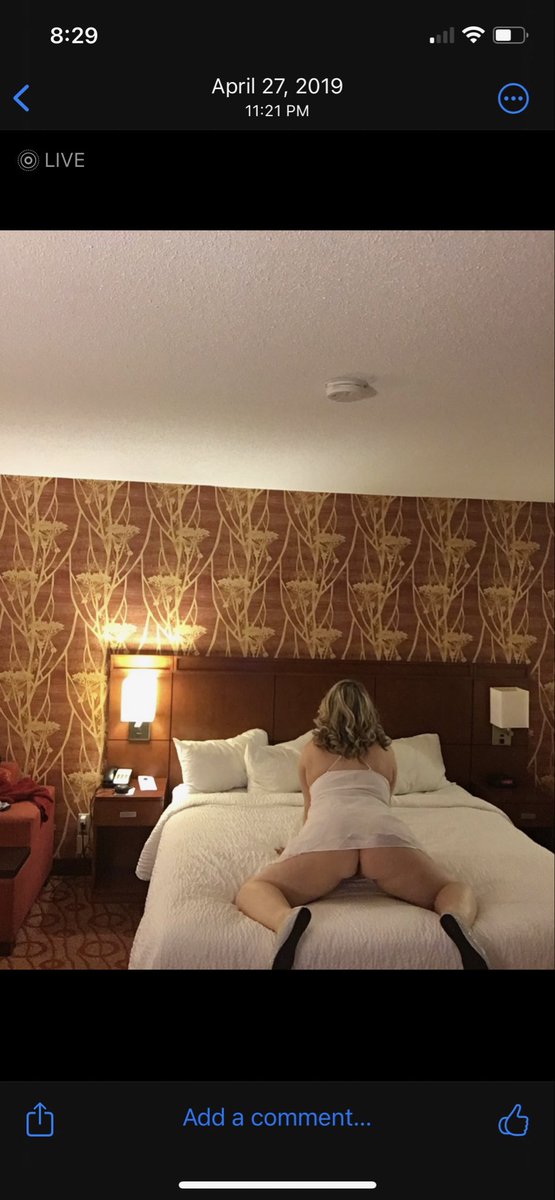 WifeNika's tweet photo. Waiting for my Bull 😈#cuckoldlifestyle https://t.co/PFK8dTCsHI