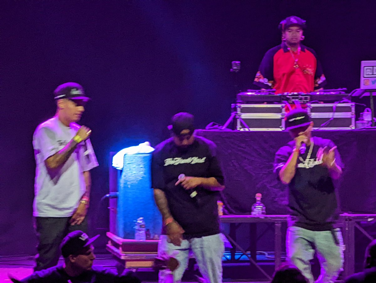 VenturaTheater's tweet photo. Wavy N keeping the party going at The Majestic Ventura Theater. DJ Kasa pumping the jams.
#rapshow #rap #zef #hiphop #zefshow #zefside #dieantwoord #zefhead #dalive #dieantwoordlive #dieantwoordinconcert #zeftofokkendeath #rapper #star #prawn #raprave #dieantwoordontour https://t.co/9vCDvz8fek
