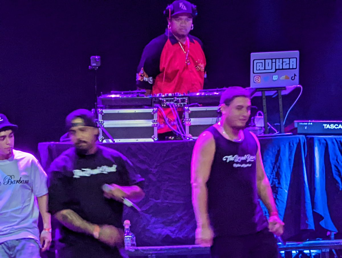 VenturaTheater's tweet photo. Wavy N keeping the party going at The Majestic Ventura Theater. DJ Kasa pumping the jams.
#rapshow #rap #zef #hiphop #zefshow #zefside #dieantwoord #zefhead #dalive #dieantwoordlive #dieantwoordinconcert #zeftofokkendeath #rapper #star #prawn #raprave #dieantwoordontour https://t.co/9vCDvz8fek