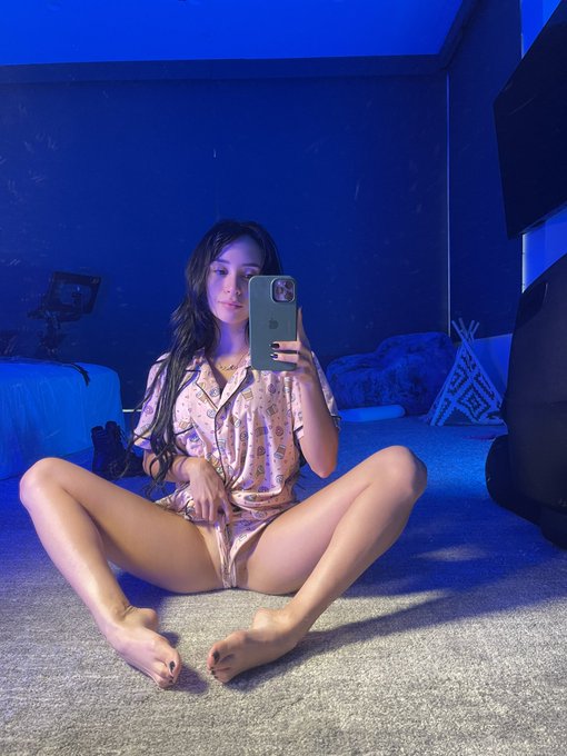 Waiting for you https://t.co/crF6RK0blv 💙 https://t.co/rWyk0mP70P