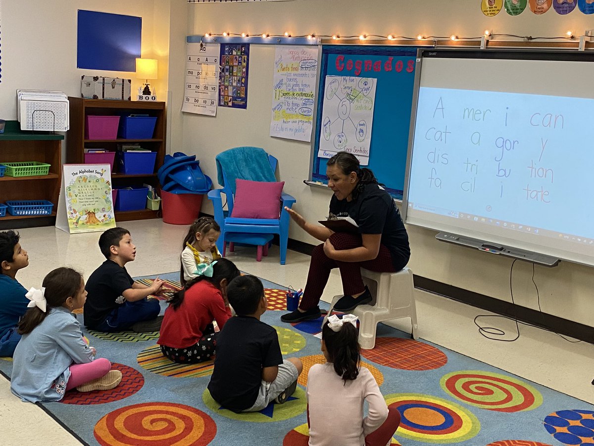 RBenignus's tweet photo. First grade @ParkwayBulldogs is rocking Bulldog Block Intervention Time!! Full engagement, meeting every students needs. #everykideveryday #interventiontime #mpesleadstheway https://t.co/YtsxYsYuOi
