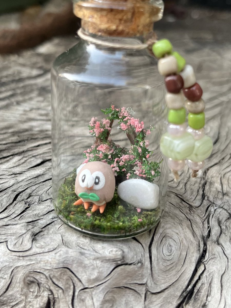 RedscaleDesign's tweet image. 🌸 Rowlet in a comfy meadow! Rowlet is truly a top tier starter 🦉 #pokemon #rowlet #pomemonart