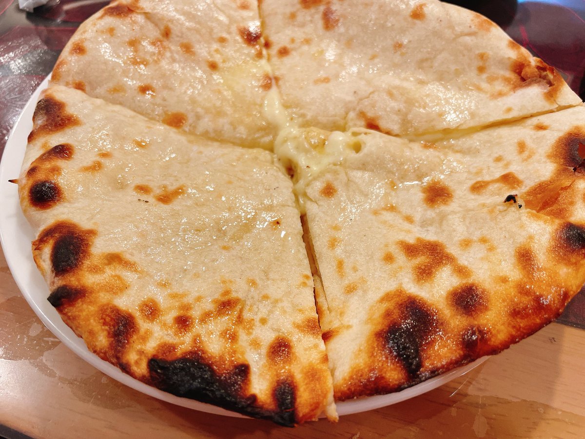 IhoriMika's tweet photo. チーズたっぷり🧀
チーズナン🫓
お腹も心も満たされる🥰
#龍ケ崎市
#インド料理
#��ーズナン
#cheese https://t.co/5SRnqHWXbV