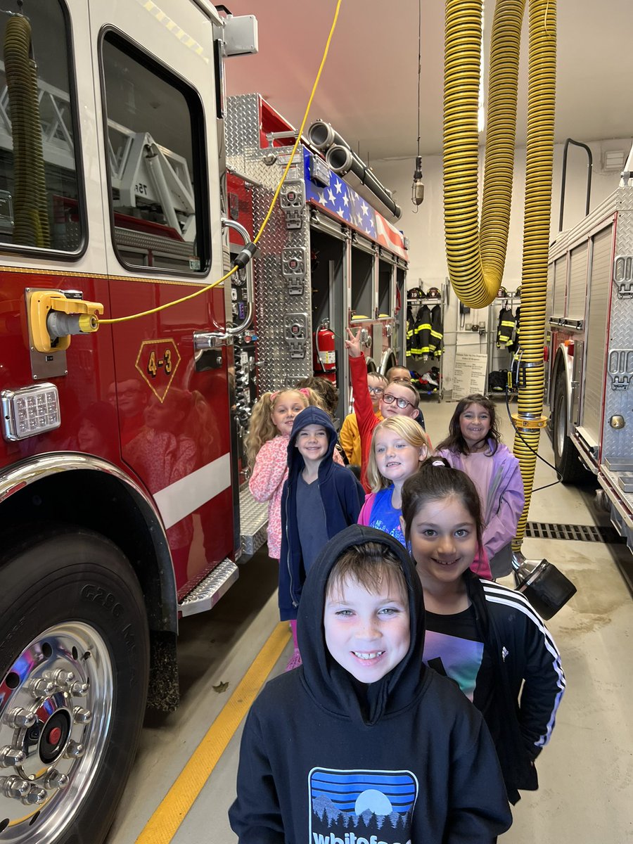 AmyRose2020's tweet photo. Thank you to the wonderful volunteers at the Mahopac Falls firehouse for welcoming us back today! 🚒 Our 2nd graders learned some great fire safety tips and we loved the tour of all of the trucks. The Oreos and milk are always a major bonus. 😉@ARPanthers https://t.co/LAc0ReLTkZ