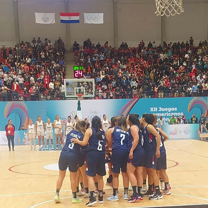 sentiazulgrana's tweet photo. También en basket femenino, Paraguay derrotó a Chile 67-57 y logra su segunda victoria en dos presentaciones, también acá vamos por el ORO 🇵🇾👏👏👏 https://t.co/Noun9ZL3SK
