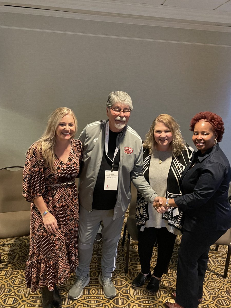 ClbsMm2000's tweet photo. Always so grateful that #CountryCaresForStJude  We have missed being a part of this the last couple of years.  Thank you @RandyOwenMusic for your heart!  @StJude https://t.co/IdC8JEvmsf