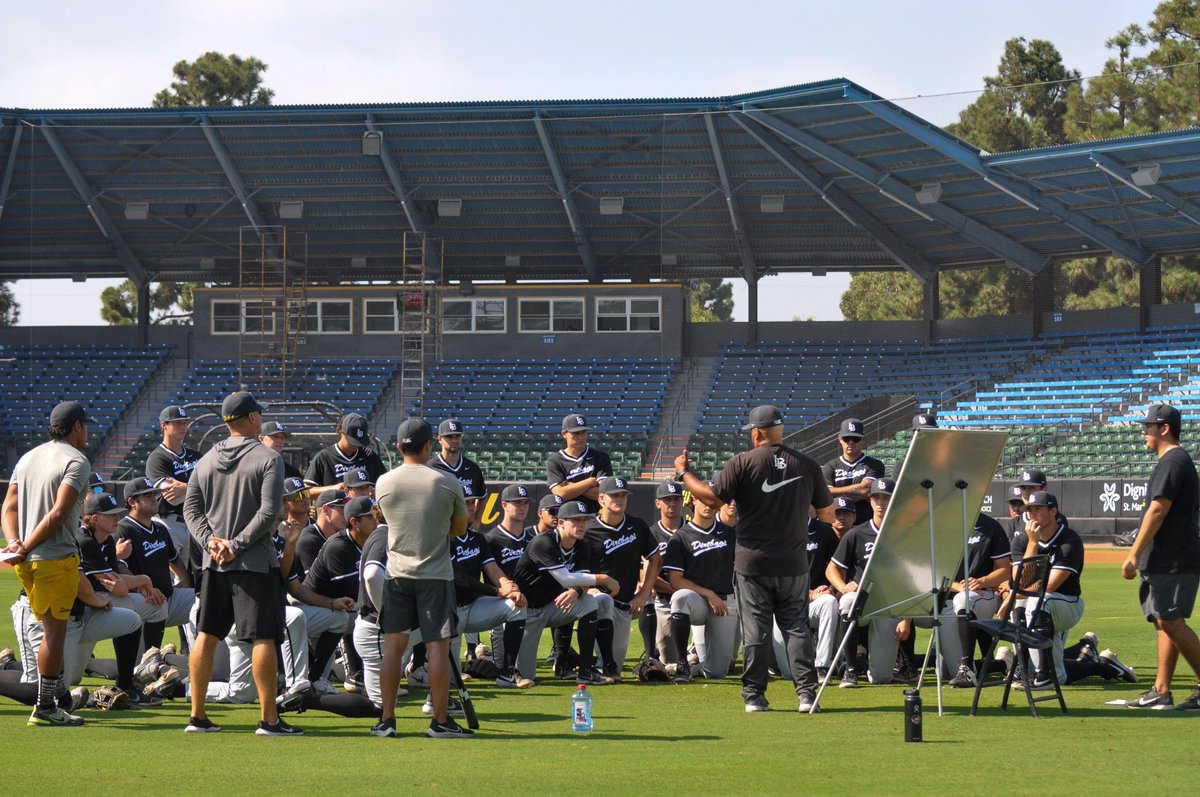 LBDirtbags's tweet photo. First official fall practice ✅ #skoBags https://t.co/24D6K8FwZ0