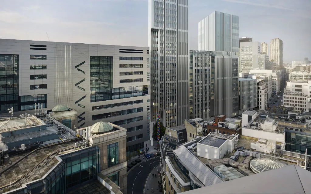 benjmurf's tweet photo. It's exciting to see 2 &amp; 3 Finsbury Avenue almost ready for demolishing in November.
The new building, next to @UBS's 5 Broadgate, will include a 32-storey tower and will accommodate a broad mix of 5,000 occupants. The ground floor will include a range of retail units. https://t.co/kyaoVxP7xQ
