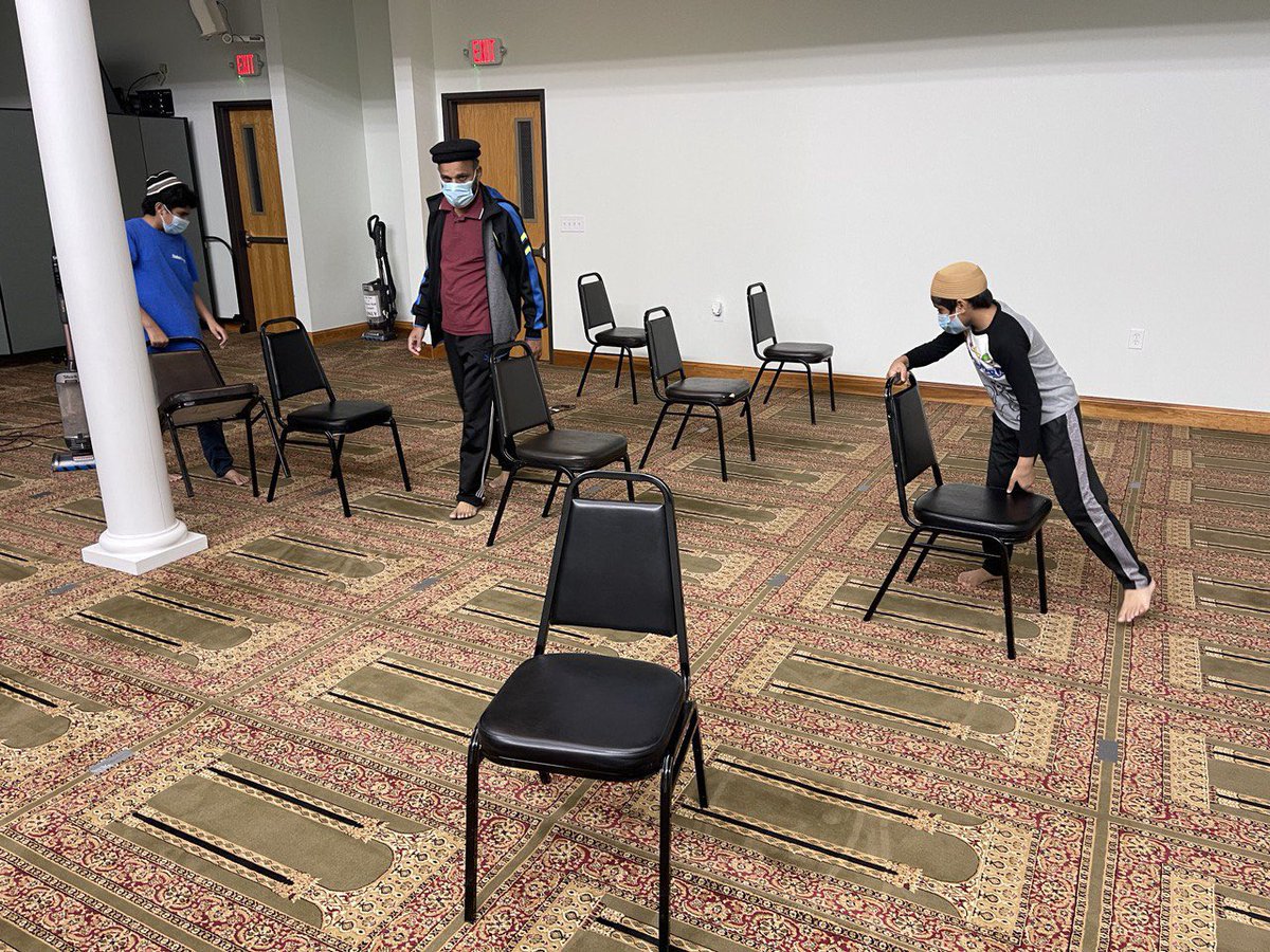 MuslimYouthCol's tweet photo. #MuslimYouth prayed in congregation at the mosque today to build a #LivingConnectionWithAllah and then cleaned the mosque in preparation for the #FridayPrayer https://t.co/GT7LWGXICd