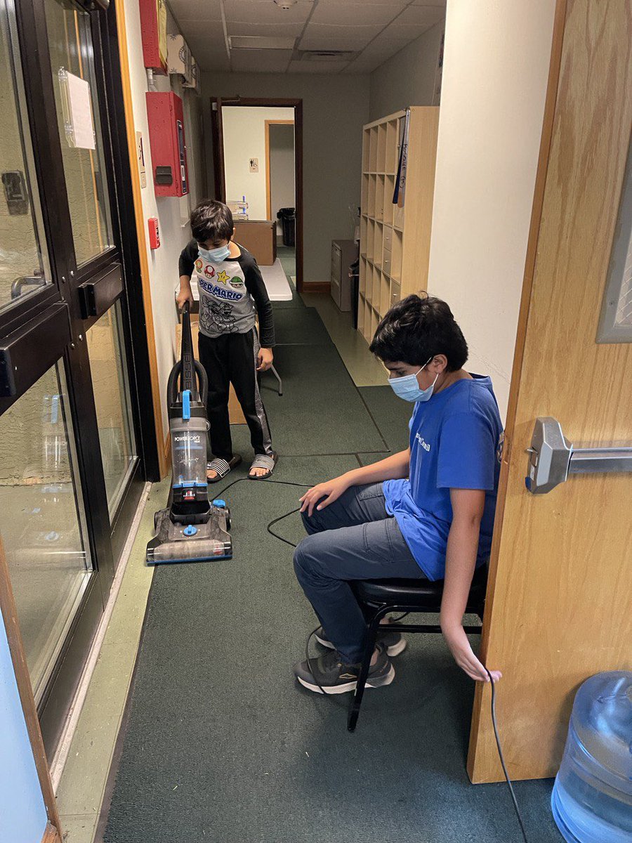 MuslimYouthCol's tweet photo. #MuslimYouth prayed in congregation at the mosque today to build a #LivingConnectionWithAllah and then cleaned the mosque in preparation for the #FridayPrayer https://t.co/GT7LWGXICd