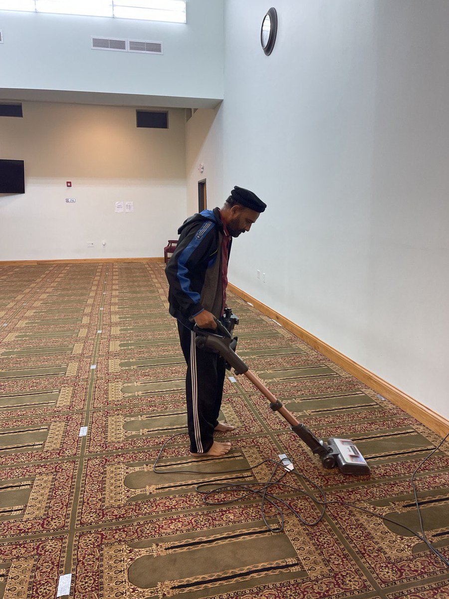 MuslimYouthCol's tweet photo. #MuslimYouth prayed in congregation at the mosque today to build a #LivingConnectionWithAllah and then cleaned the mosque in preparation for the #FridayPrayer https://t.co/GT7LWGXICd