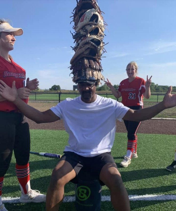 kgforney04_ks's tweet photo. Happy National Coach’s Day!!!🥳 You guys put in so much time to help us grow and enjoy the game we love❤️ Can’t thank you enough.  @KSRenegades_BPF @KSRenegades @UTSASoftball https://t.co/G8F3dBe6ay