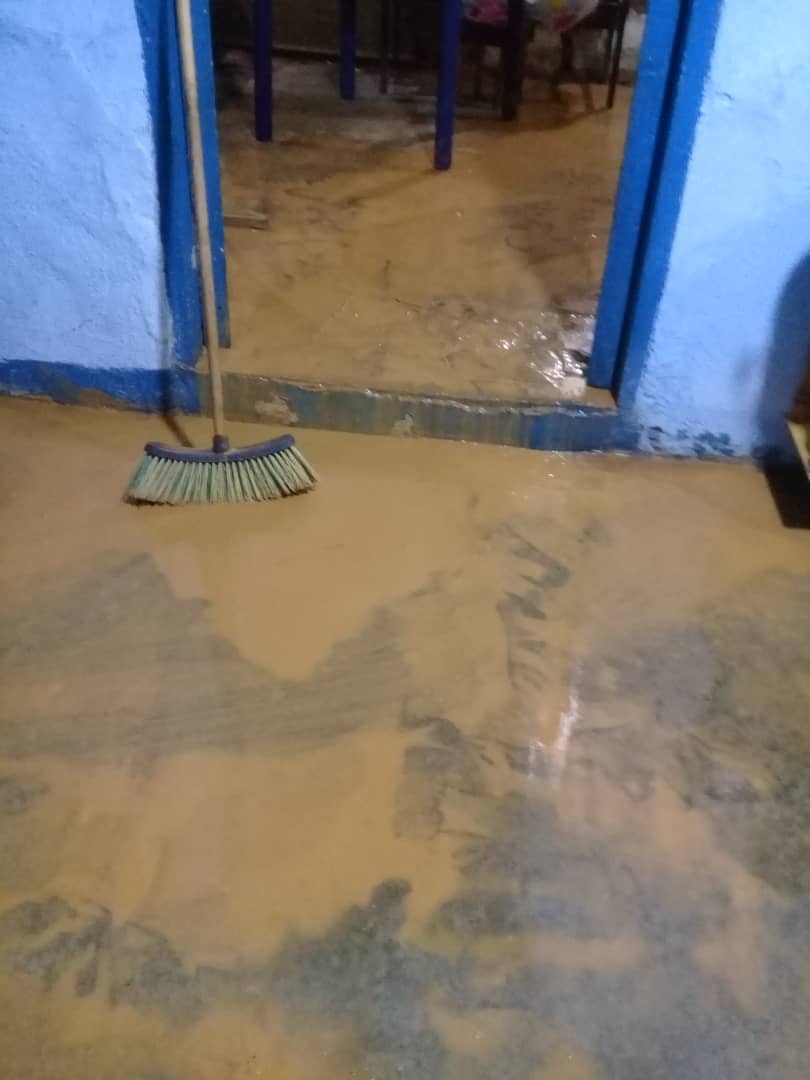 gjg2007's tweet photo. Sr presidente @NicolasMaduro mi casa fue afectada por las lluvias en Barquisimeto Lara, necesito apoyo para repararla, ya que vivo con 5 personas de la 3era edad, contamos con ud @NicolasMaduro 04125048814 https://t.co/4tnqYVJZeP