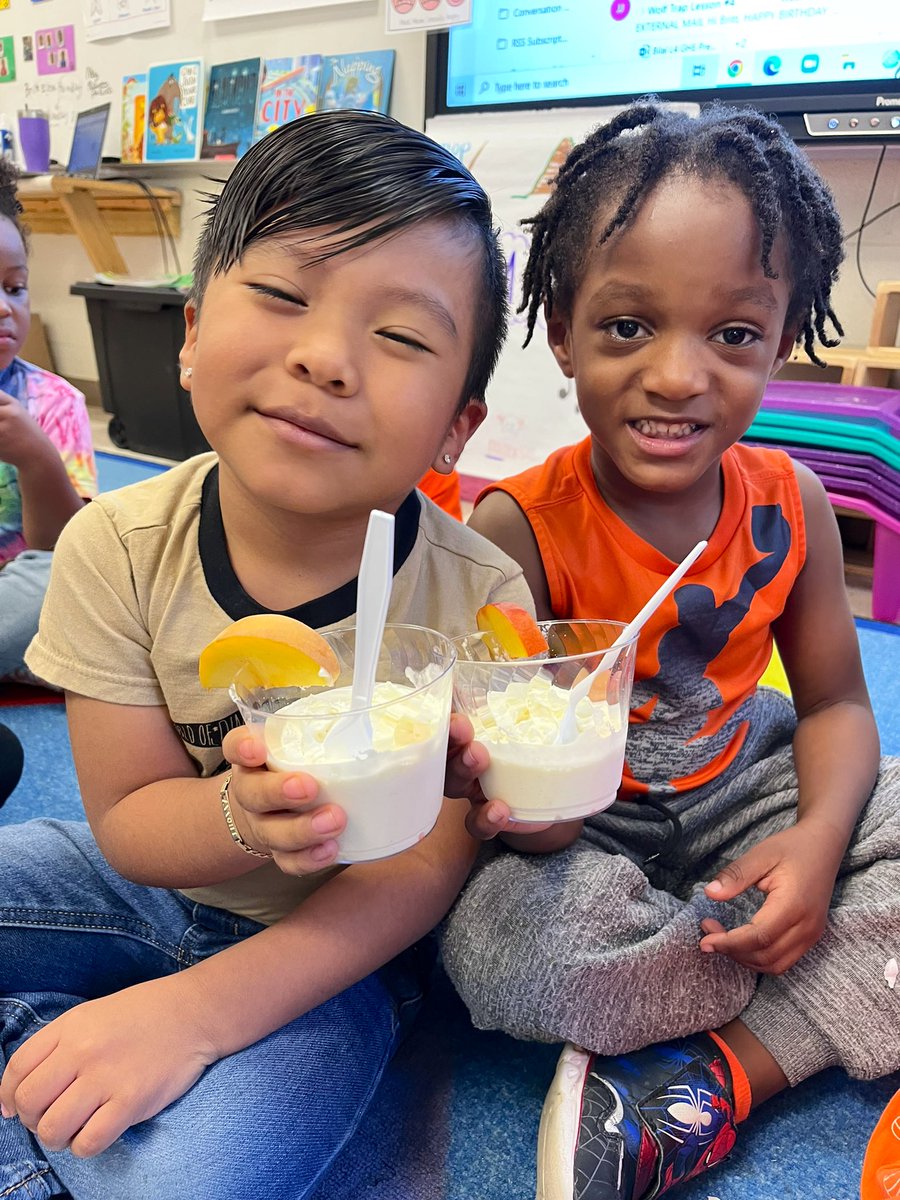 BilalsPreKClass's tweet photo. Today we wore orange for 🍑s!! (Did you know peaches are in the rose family?) We even made peach milkshakes together! 🥳 A tasty day of fun and learning! 😅 #gaprekweek #gapeaches @aps_OEL @APSGardenHills https://t.co/5WXvpUj0bi