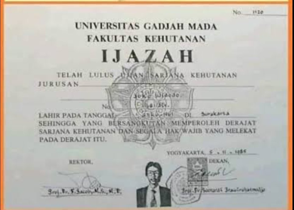 ToniHar63's tweet photo. @NegeriKolam Jokowi lahir tahun 1961. Kalau nurutin ejaan dulu sebelum eyd nama harusnya Djoko Widodo diijasah SD, SMP, SMA hingga sarjana. Waktu kuliah berkacamata tebal kenapa sekarang enggak, apakah udah sembuh minusnya? Anies waktu kuliah gk berkcamata skr pake kacamata knp bisa trbalik? https://t.co/HPPSWlCKkz