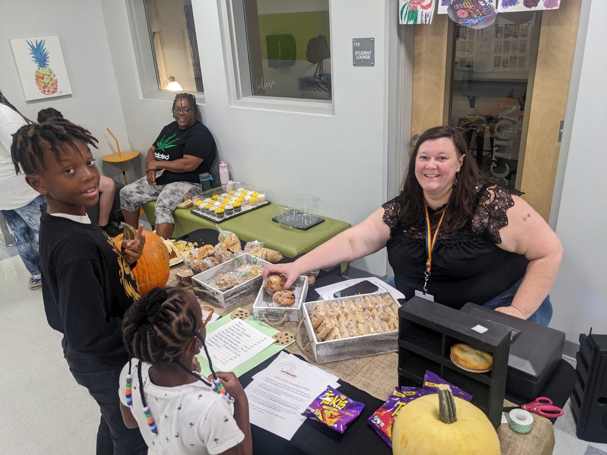 MrsOliverSCI's tweet photo. Our amazing teachers made the @howard_connect Public Display of Learning a reality for our families this evening. Thank you for all you do! https://t.co/3mhJ2zLSZA