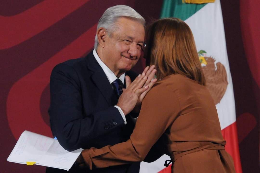 HugoCeMir's tweet photo. -Si si, ya pide el Uber. https://t.co/NRlBhxqeLi