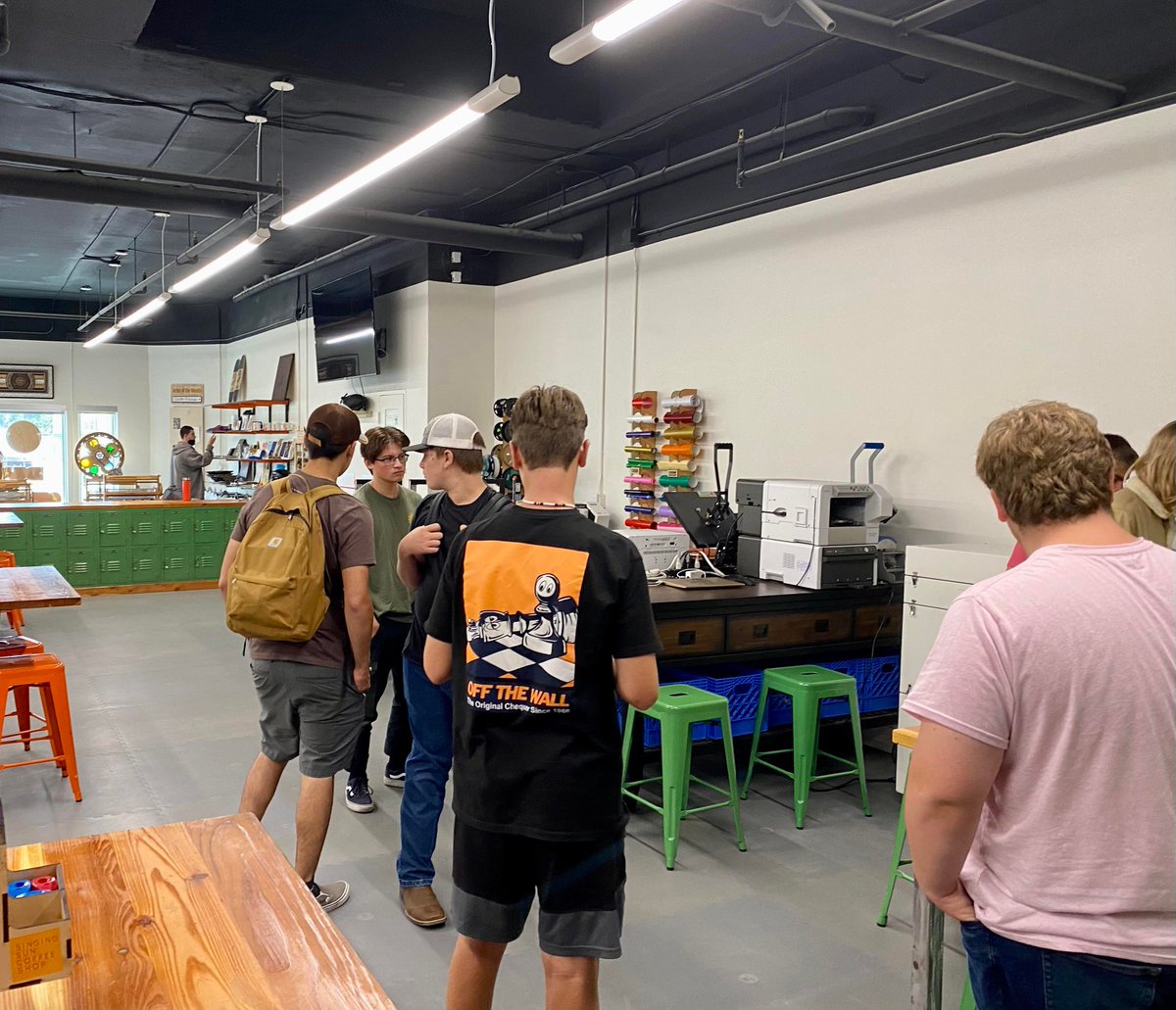 KidToyology's tweet photo. #Architecture students had a Great Field Trip to #STEMbassadors today in #Venutura! Super Awesome #Makerspace! @achs_scorpions @OxnardUnion @OUHSD_CE @VenturaCOE @HFTforSchools @SkillsUSA @actecareertech @instructables @tinkercad #CTE #STEAM #STEM #MakerSpace https://t.co/hcehSthqXJ
