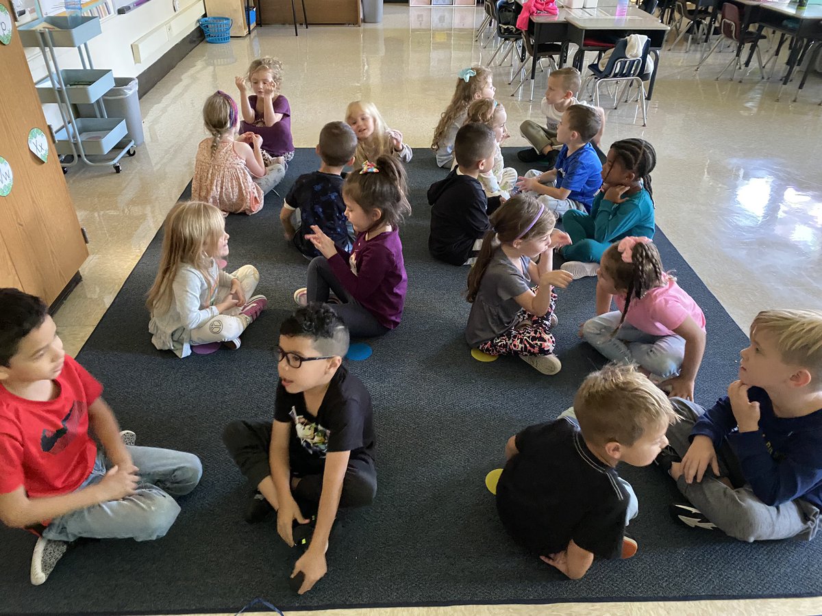 KatAguilo's tweet photo. My teacher heart bursts when my students are learning from one another! 🫶🏻 #isliprising #turnandtalks #littlelearners #kindergarten #writersworkshop https://t.co/tGaDDy5VvT