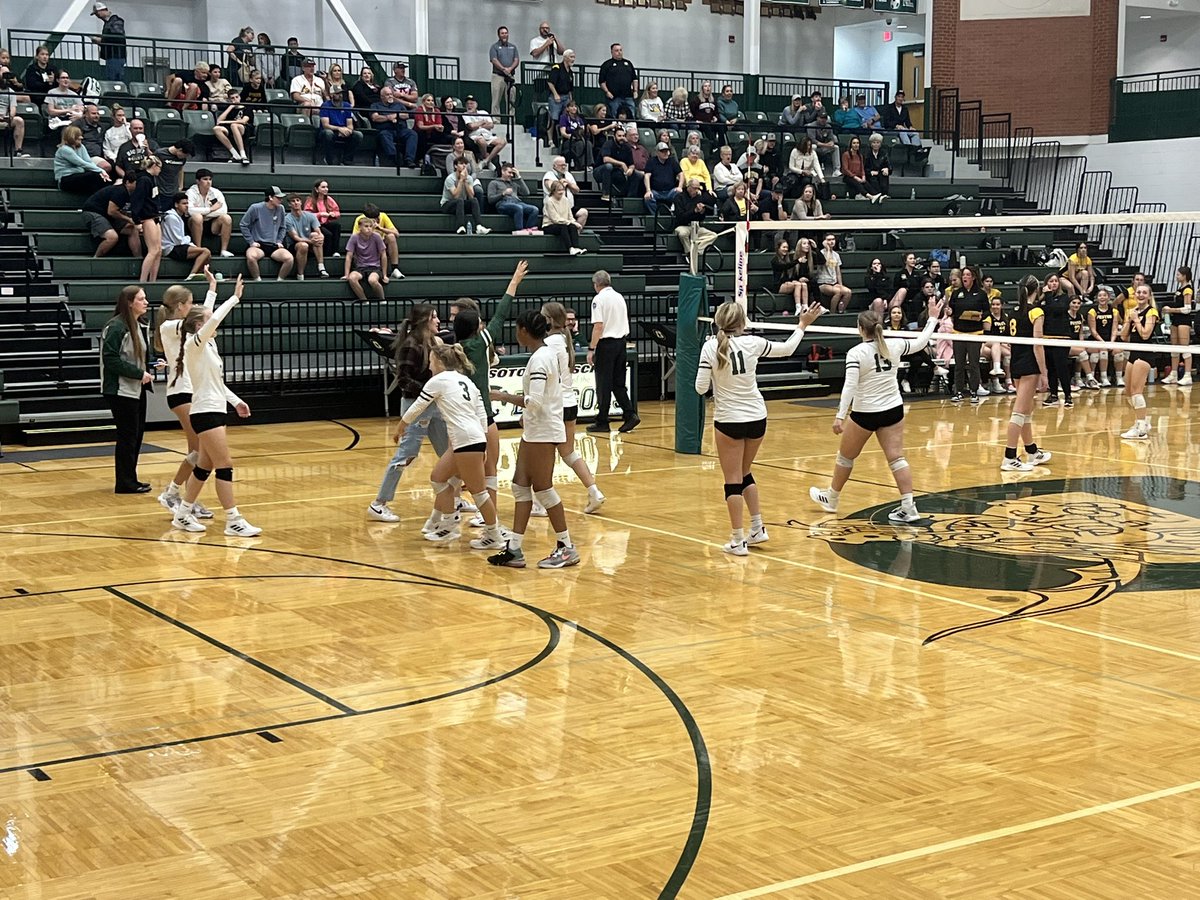 De_SotoDragons's tweet photo. Varsity Volleyball beats Festus in straight sets! Awesome job ladies!

26-24
25-17
25-21 https://t.co/VLcOH5YB0p