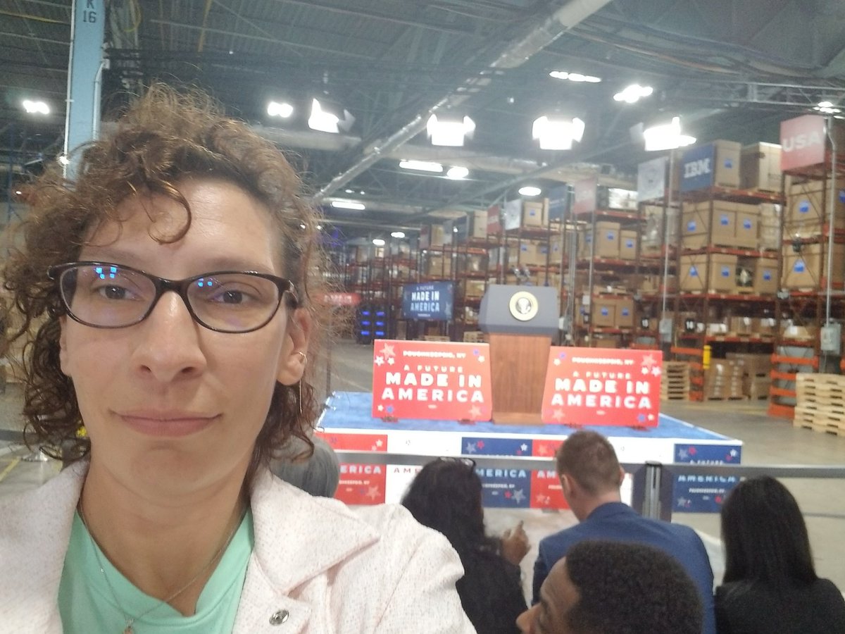EngineerDeanna's tweet photo. @ArvindKrishna welcomed @POTUS to IBM Poughkeepsie today on the manufacturing floor where we build the #z16! Thrilled to be a part of this historic day recognizing and committing to investing in #semiconductor tech designed and manufactured in the  #HudsonValley. https://t.co/bn7TVx31Cb
