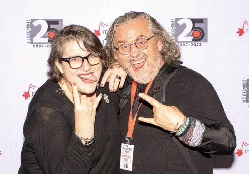PlanetC63's tweet photo. Goofy asses @only1andywright
#BackToLive #MusicPhotography #ReSound https://t.co/kheVHczjhm