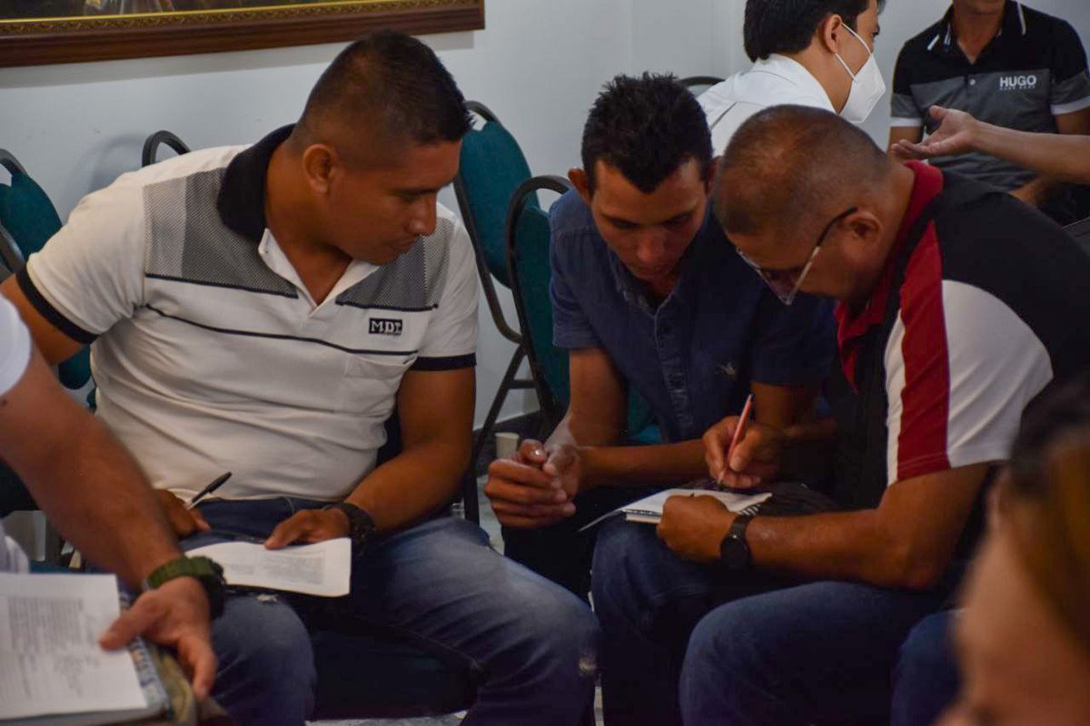 CNRCOMUNES's tweet photo. Hoy en el II Encuentro de líderes, lideresas y #FirmantesDePaz🕊️de Arauca exigimos soluciones al desplazamiento sufrido en el departamento
¡#Reclamamos garantías de retorno a nuestros territorios, queremos que el Alto Comisionado para la Paz Danilo Rueda nos escuche! ✊📢 https://t.co/SXGNOmeNYr