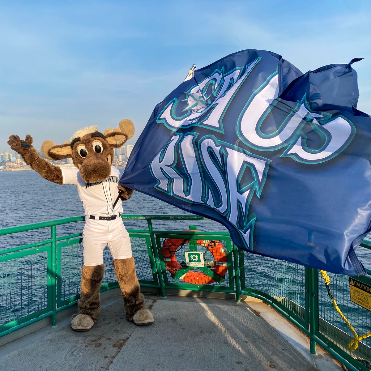 MarinerMoose's tweet photo. LET’S GOOOOOOO, SEATTLE! https://t.co/PqUsrstKYD