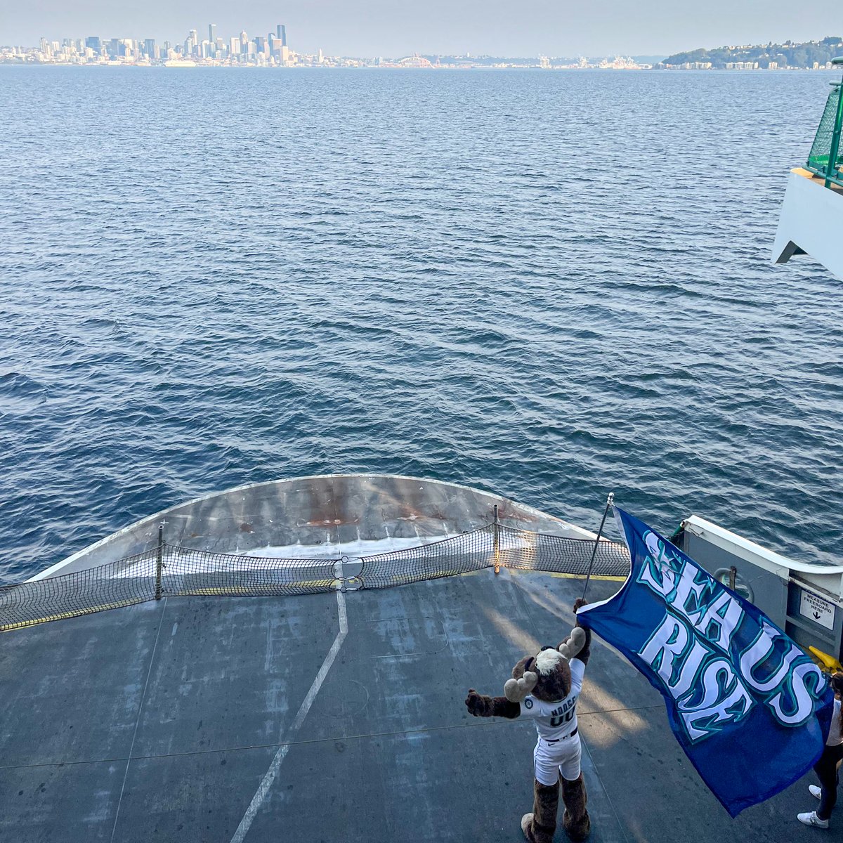 MarinerMoose's tweet photo. LET’S GOOOOOOO, SEATTLE! https://t.co/PqUsrstKYD