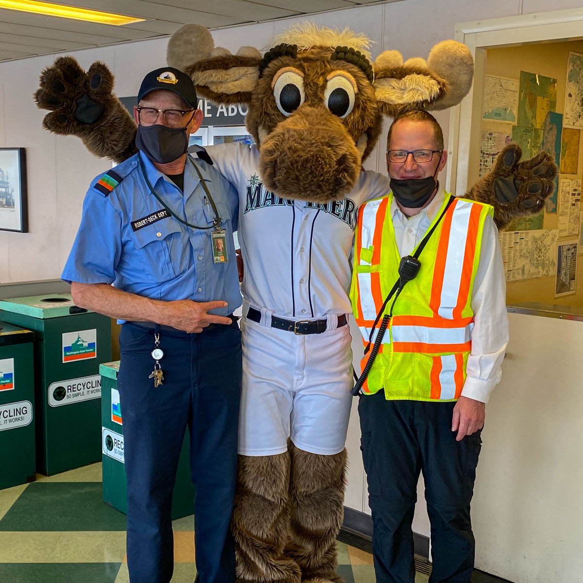 MarinerMoose's tweet photo. LET’S GOOOOOOO, SEATTLE! https://t.co/PqUsrstKYD