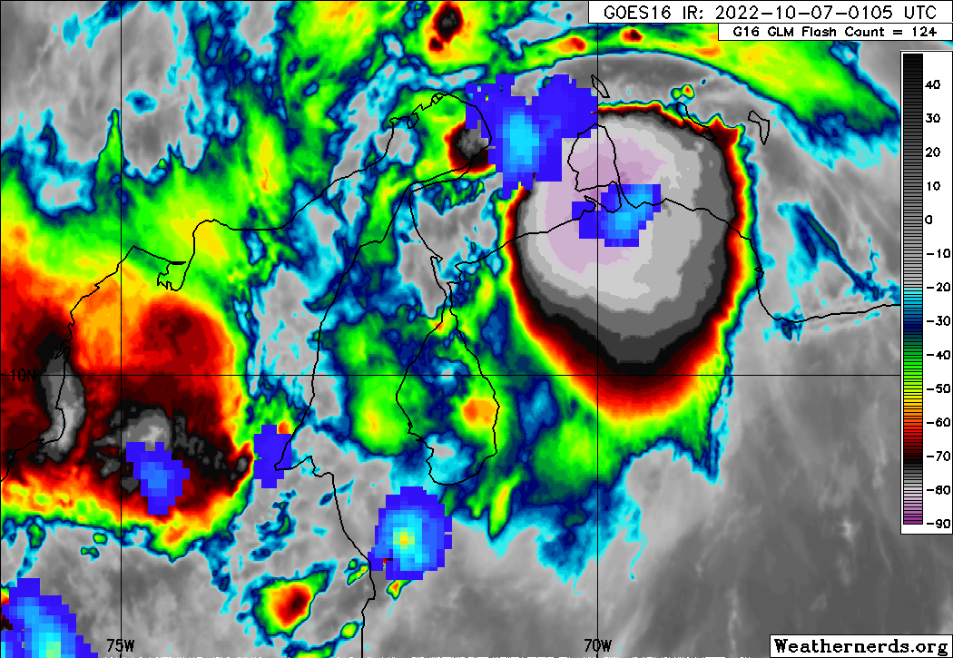 MeteoZulia's tweet photo. ⚠️🚨#Actualización #CondicionesDelTiempo en #Venezuela #06Oct2022 2100 HLV
Más de 300 rayos han caído a tierra al E de Coro, con #Lluvias fuertes a intensas, producidas por un nucleo convectivo Meso escala, posiblemente ráfagas de viento, cerca donde está el centro de #PCT13 https://t.co/b76nEa7vHN