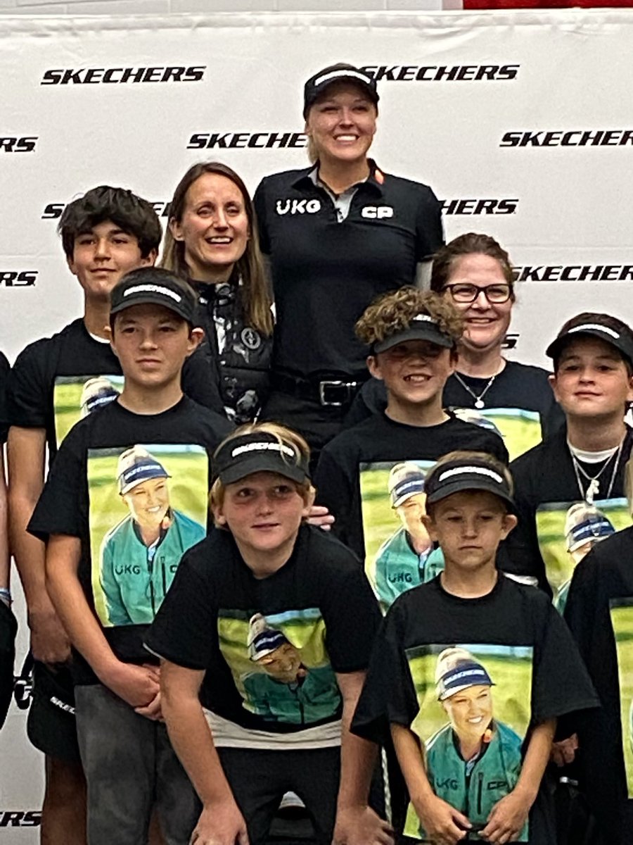 JodiStorie's tweet photo. Congrats @BrookeHenderson on an amazing honour and fantastic day. Chimo’s student will not forget your message or presence in our gym! @Sherriemae23 thank you from all staff and students! https://t.co/gAwVUxTSjx