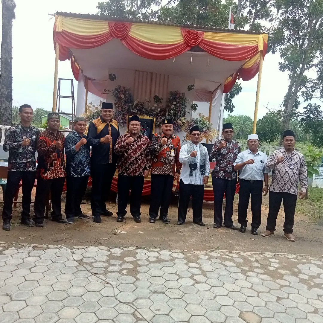 ArifRomadoni's tweet photo. Biarkan dakwah mengalir tanpa paksaan karena hidayah hanya urusan Allah Azza Wa Jalla.
#bilahhilir
#negerilama
#sman1bilahhilir https://t.co/tQy66gaNIL
