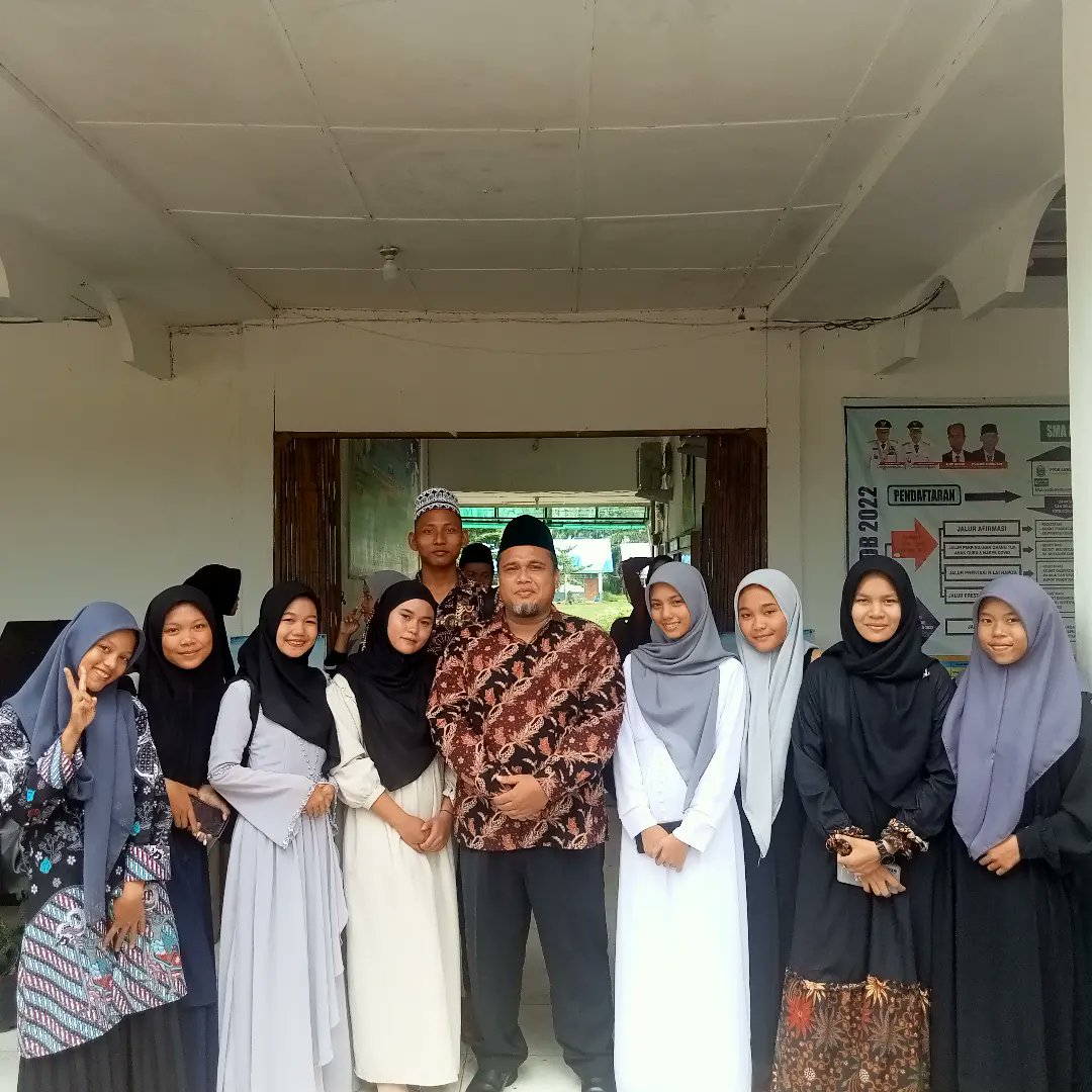 ArifRomadoni's tweet photo. Biarkan dakwah mengalir tanpa paksaan karena hidayah hanya urusan Allah Azza Wa Jalla.
#bilahhilir
#negerilama
#sman1bilahhilir https://t.co/tQy66gaNIL