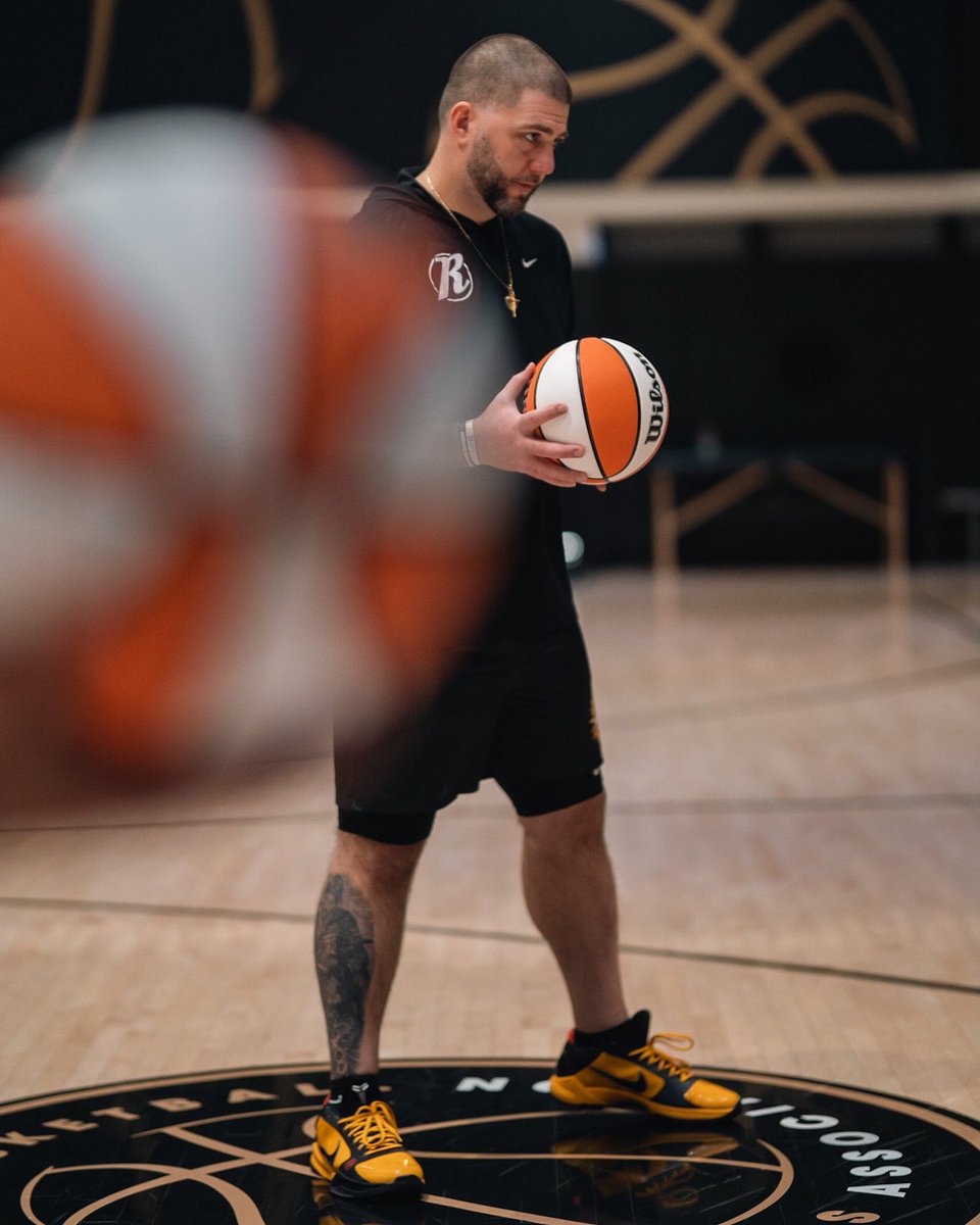 CoachDeLuca1's tweet photo. “DO NOT ALLOW MY CONFIDENCE TO OFFEND YOUR INSECURITY!”
-Deion Sanders
#basketball #basketballcoach #basketballtraining #nbpa #wnpa #basketballismylife https://t.co/N89qdMtRfA